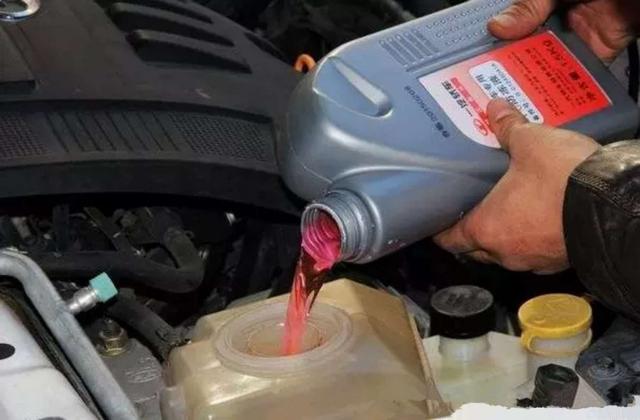 汽车“烧”防冻液是怎么回事？为什么没有渗漏防冻液却缺失了？